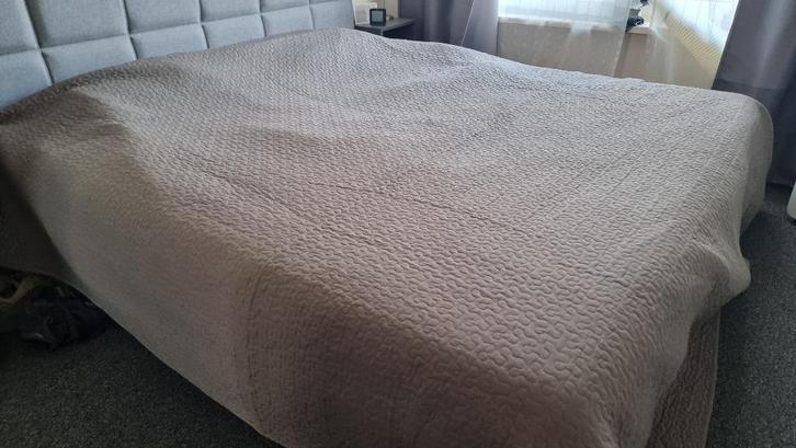 Heel mooi spei of plaid voor bed of bank, grijs 250x280cm, Huis en Inrichting, Slaapkamer | Beddengoed, Zo goed als nieuw, Overige typen