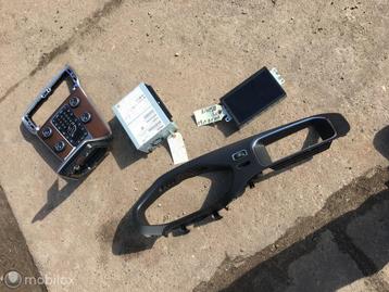 Navigatie set Volvo V40 Cross Country ('13-'18) beschikbaar voor biedingen