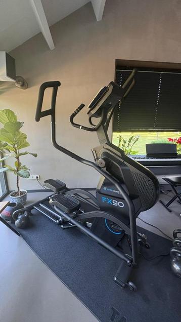 Cardiostrong FX90 Touch Screen Elliptical beschikbaar voor biedingen