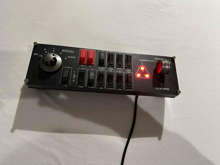 Logitech Pro Flight Switch Multi Panel voor flight simulator, Computers en Software, Joysticks, Zo goed als nieuw, Verzenden