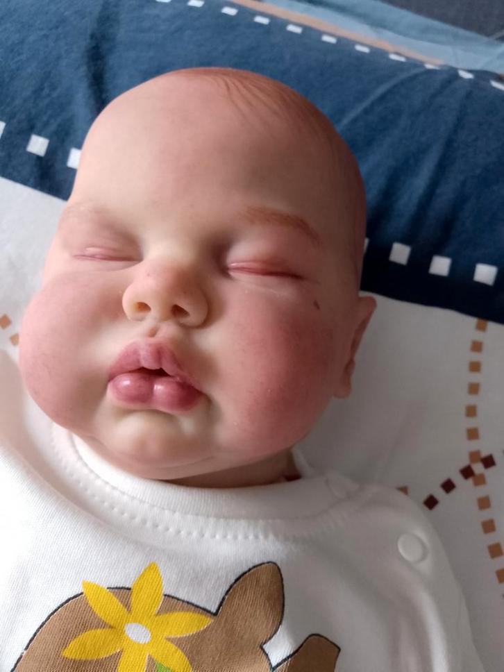 Reborn flinke baby, Verzamelen, Poppen, Zo goed als nieuw, Pop, Ophalen of Verzenden
