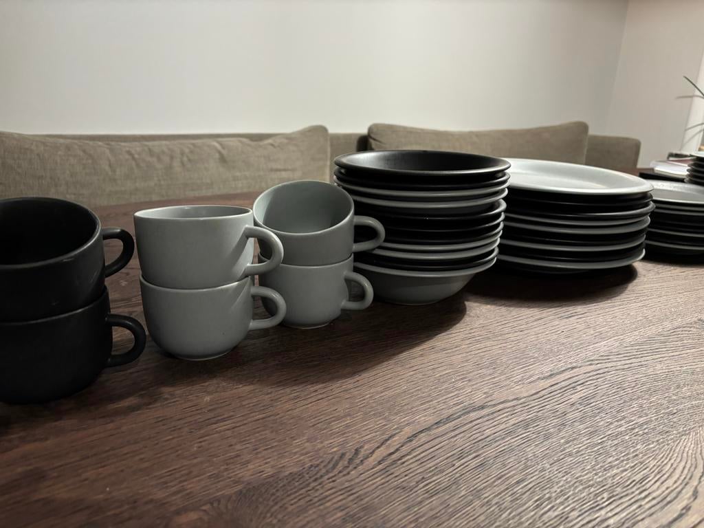 IKEA Servies Zwart/Grijs, Huis en Inrichting, Keuken | Servies, Ophalen, Gebruikt, Effen, Aardewerk