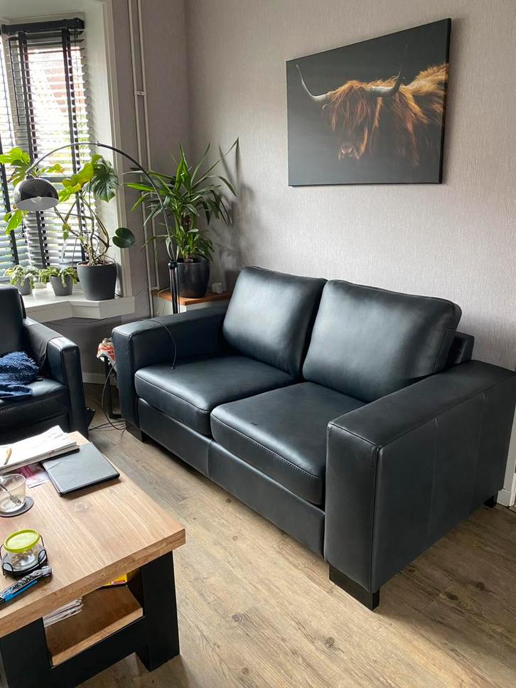 2zits bank LEER nog geen 3 hr oud. Nieuwprijs €1675, Huis en Inrichting, Banken | Sofa's en Chaises Longues, Zo goed als nieuw