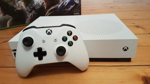 Xbox one S (met controlers en games), Spelcomputers en Games, Spelcomputers | Xbox One, Zo goed als nieuw, Xbox One, 500 GB, Met 2 controllers
