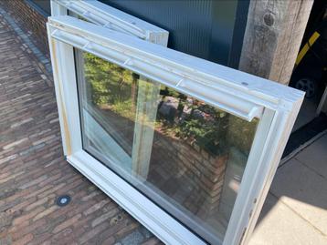 ✅AANBIEDING VELUX UK04 wit dakraam kantelraam tuimelraam  beschikbaar voor biedingen