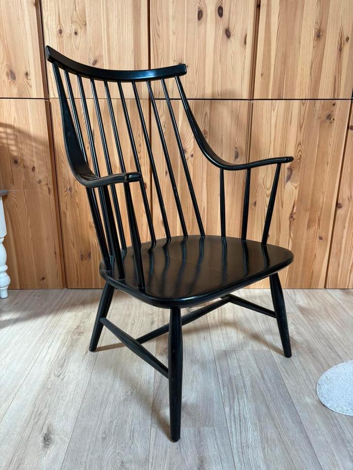 Vintage spijlenstoel Design Lena Larsson Nesto Sweden, Huis en Inrichting, Fauteuils, Zo goed als nieuw, Hout, 50 tot 75 cm, Minder dan 75 cm