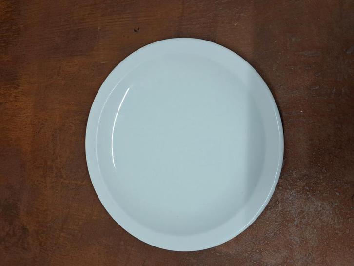 Servies Zwanenburg 32x.   23.5cm, Huis en Inrichting, Keuken | Servies, Zo goed als nieuw, Bord(en), Effen, Overige materialen