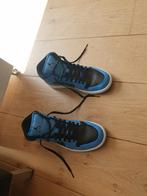 Nike Air Jordan 1 Mid university blue maat 43, Ophalen of Verzenden, Zo goed als nieuw, Schoenen