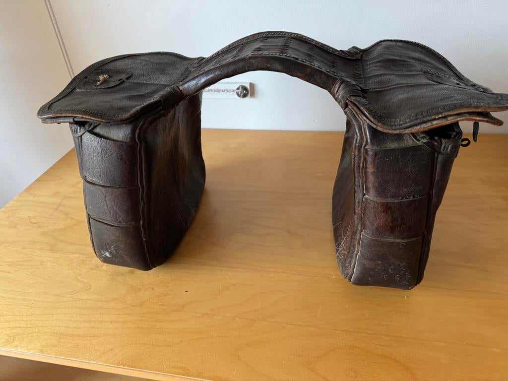 Antieke leren Tibetaanse zadeltas, Antiek en Kunst, Ophalen