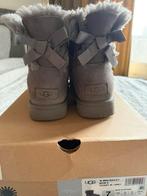 Uggs Bailey Bow maat 38, UGG, Ophalen of Verzenden, Grijs, Gedragen