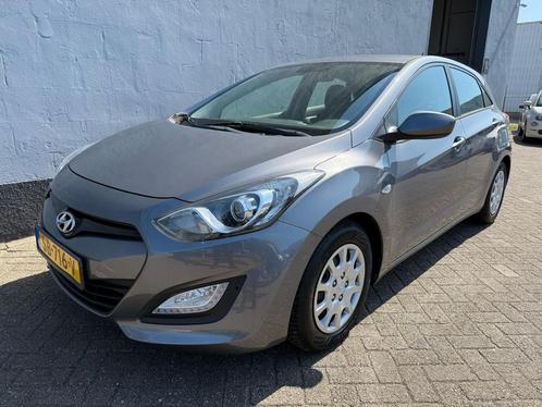 Hyundai I30 1.4 i-Drive - Cruise Control - Stoelverwarming, Auto's, Hyundai, Te koop, i30, ABS, Airbags, Airconditioning, Centrale vergrendeling