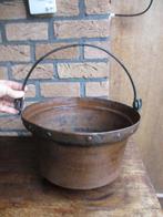 antieke rood koperen ketel met hand geslagen rand. dia 36cm, Ophalen of Verzenden