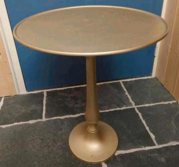 Mooie ronde goudkleurige bijzettafel 46,5B x 55,5H beschikbaar voor biedingen