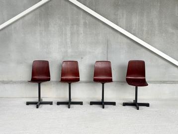 Pagholz kinderstoelen | Set van vier beschikbaar voor biedingen