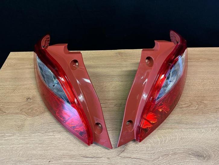 2x Mazda 2 II Achterlichten *ZGAN*, Auto-onderdelen, Verlichting, Mazda, Gebruikt, Ophalen of Verzenden