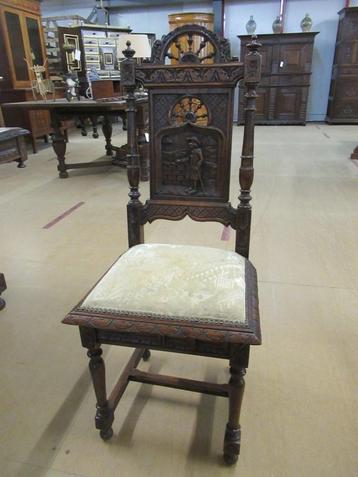 Oer 11339 ANTIEKE Bretonse stoelen (4x) met snijwerk tafel beschikbaar voor biedingen