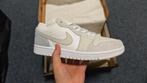 Air Jordan 1 Low "Paris" - Wit/Grijs, Ophalen of Verzenden, Nieuw, Wit, Sneakers of Gympen