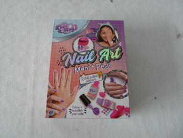 Nagel set voor meisjes. Nail art met nageldroger. Nieuw beschikbaar voor biedingen
