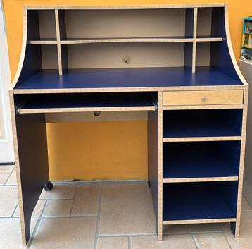 Stevig bureau beschikbaar voor biedingen