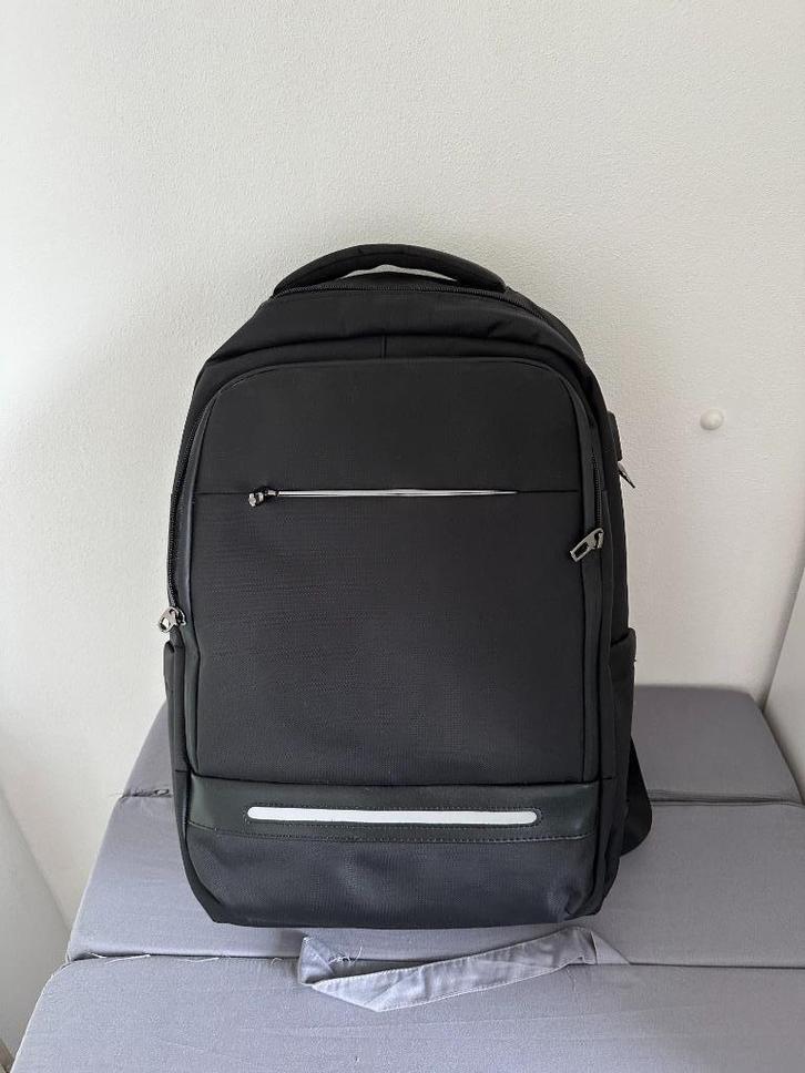 Nieuw waterdicht laptoptas USB en verborgen vakken 46x31x18, Computers en Software, Laptoptassen, Nieuw, Rugzak, 17 inch of meer