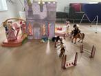 Barbiekasteel met poppen, paarden en accessoires, Kinderen en Baby's, Speelgoed | Overig, Meisje, Gebruikt, Ophalen