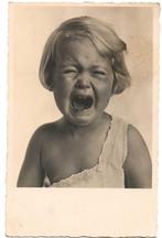 Cor-411  Huilend Kind, Verzenden, 1920 tot 1940, Gelopen, Kinderen