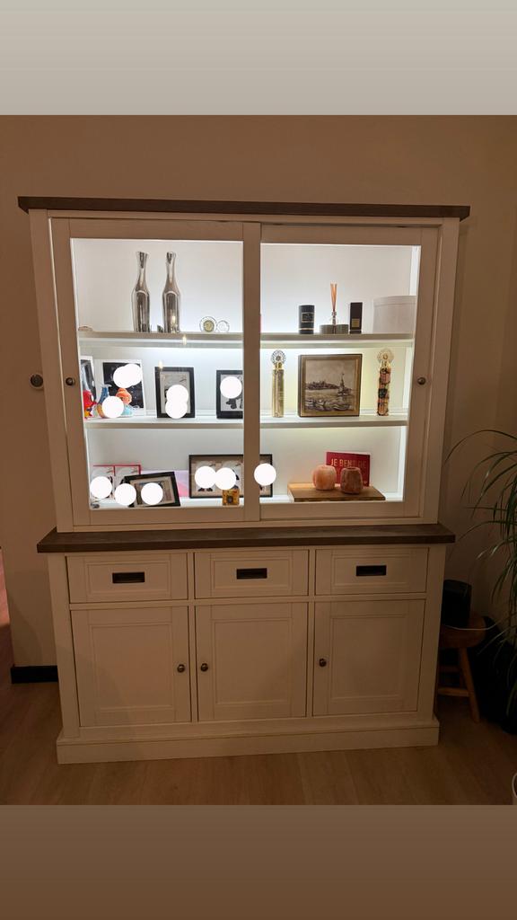 Witte buffetkast met glazen schuifdeuren, Antiek en Kunst, Ophalen of Verzenden