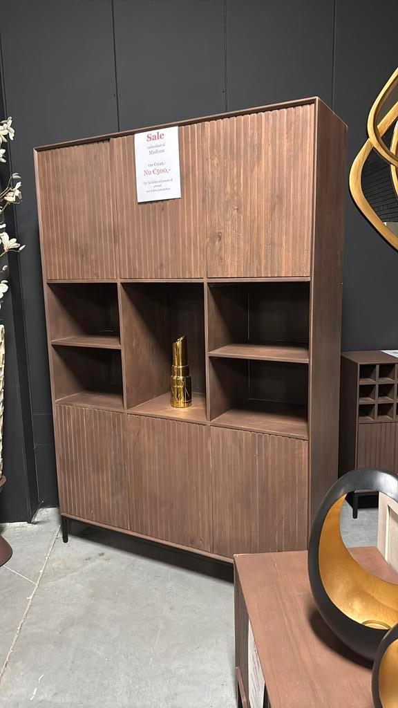 Wandkast walnoot, showroom opruiming!, Huis en Inrichting, Kasten | Wandmeubels, Zo goed als nieuw, 200 cm of meer, Minder dan 150 cm