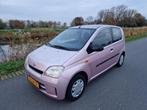 Daihatsu Cuore 1.0 i 12v  Nagano Roze Nwe APK Weinig KMtrs!, Auto's, Euro 5, Stof, 600 kg, Overige kleuren
