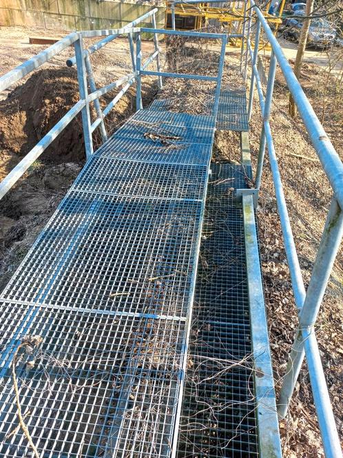 Twee gegalvaniseerde loopbruggen lengte 520&900cm, Doe-het-zelf en Verbouw, Steigers, Zo goed als nieuw, Overige typen, Minder dan 2 meter
