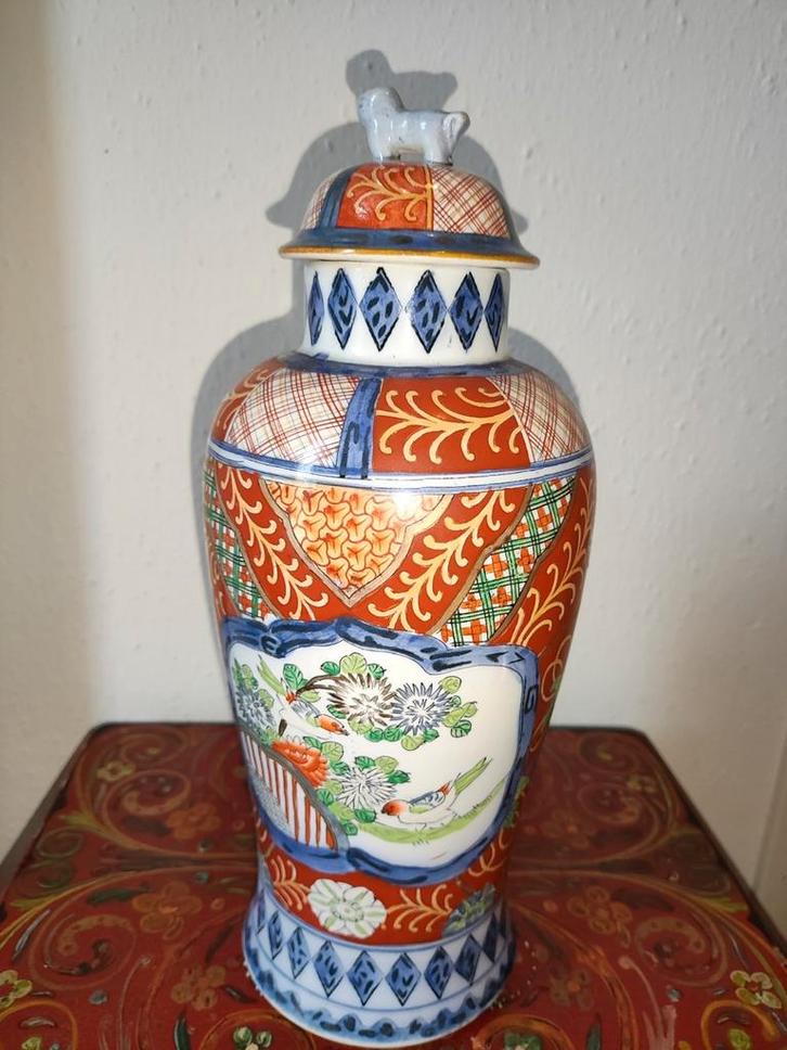 Prachtige gekleurde porseleinen dekselvaas, Antiek en Kunst, Antiek | Vazen, Ophalen of Verzenden