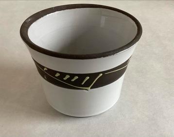 Vintage Bloempotje wit-bruin met decoratie in groen beschikbaar voor biedingen