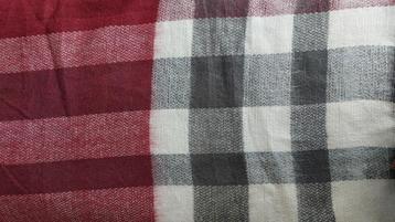 Grote vierkante sjawl:grijs/bordeaux beschikbaar voor biedingen