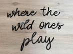 Tekst wanddecoratie speelhoek Where the wild ones play, Ophalen of Verzenden, Nieuw