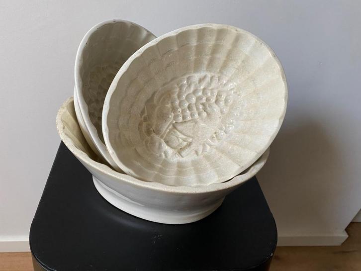 Drie hele oude puddingvormen van Soc. Ceramique, Antiek en Kunst, Curiosa en Brocante, Ophalen of Verzenden