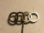Metalen AUDI LOGO AUTOMERK Speld (Metaalkleur)., Verzamelen, Speldjes, Pins en Buttons, Verzenden, Zo goed als nieuw, Transport