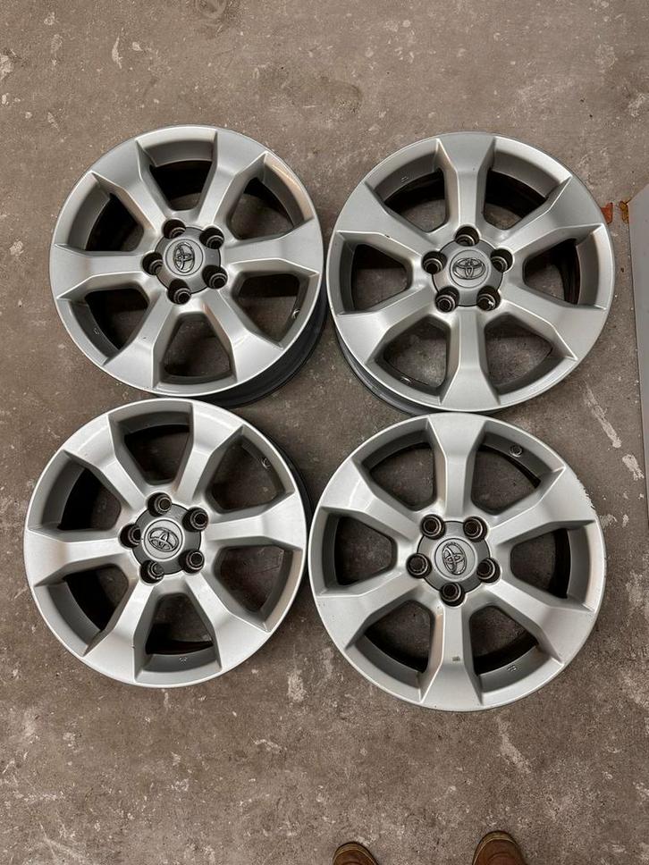 17 inch Velgen Toyota Landcruiser - 17x7J, Auto-onderdelen, Banden en Velgen, Velg(en), Zomerbanden, 17 inch, Terreinwagen, Gebruikt