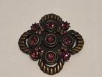 Oude Broche met Rode Stenen, Sieraden, Tassen en Uiterlijk, Broches, Brons, 4 tot 7 cm, Gebruikt, Met edelsteen