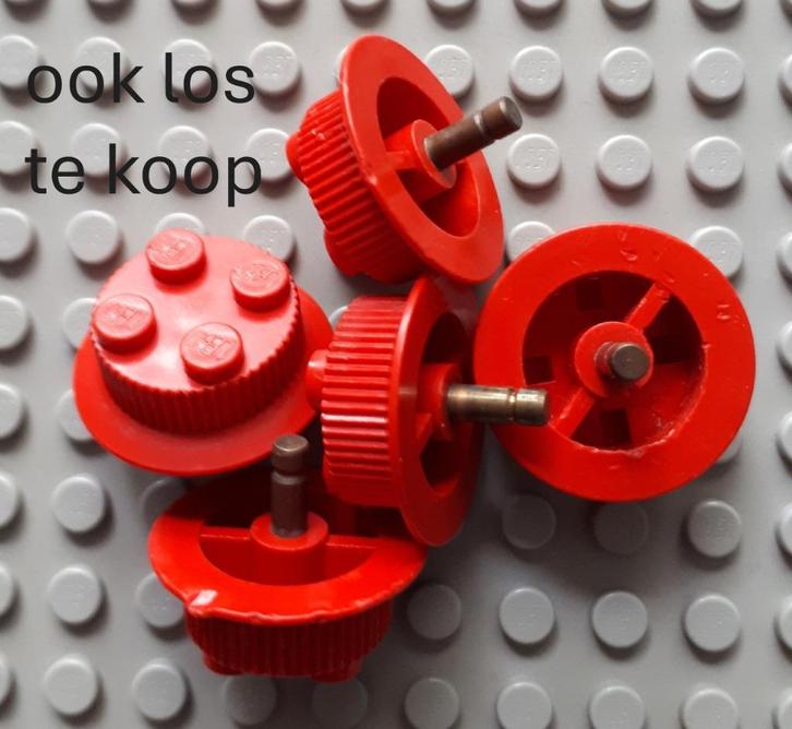 wheel1a (1) 5x Red Train Wheel with 2 x 2 Stud Center, Tract, Kinderen en Baby's, Speelgoed | Duplo en Lego, Gebruikt, Duplo, Ophalen of Verzenden