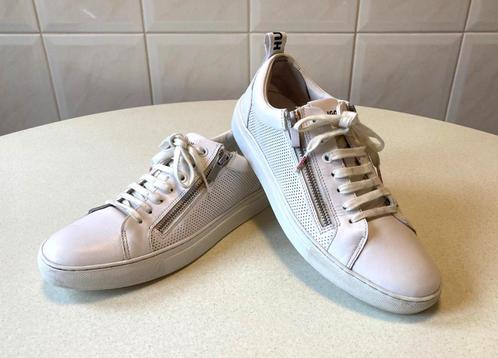 Hugo Boss leer witte sneakers mt 39 uitneembaar voetbed, Kleding | Dames, Schoenen, Zo goed als nieuw, Sneakers of Gympen, Wit
