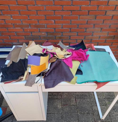 Leer lapjes restanten koeienhuid knutselen creatief, Hobby en Vrije tijd, Knutselen, Zo goed als nieuw, Materiaal, Ophalen