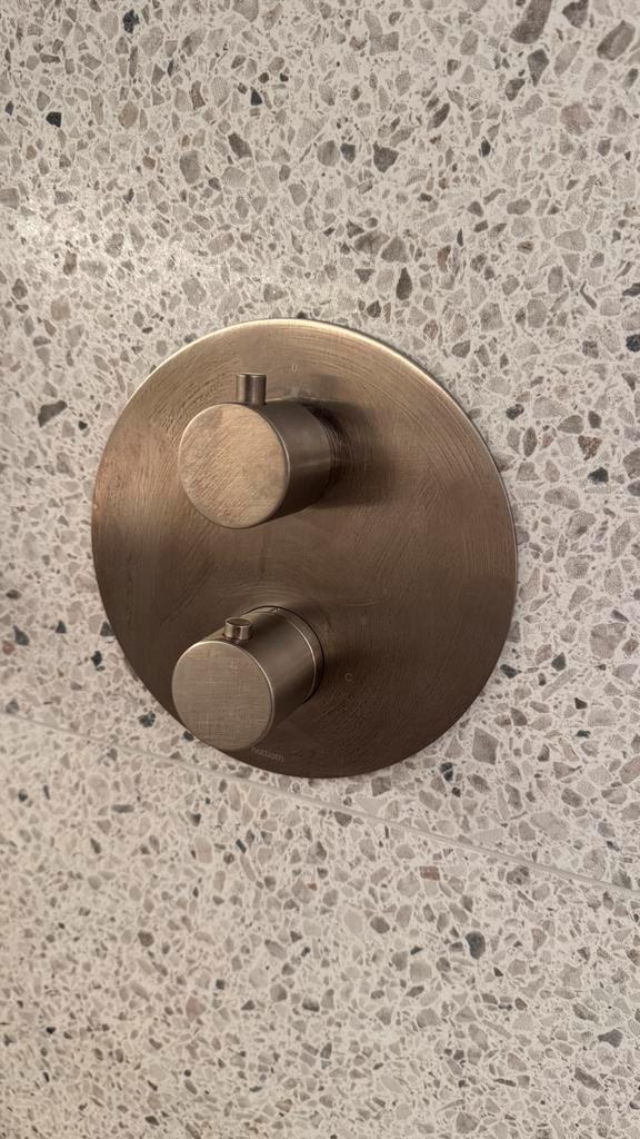 Bad NIEUW hotbath kranen, 2  douches, Huis en Inrichting, Badkamer | Complete badkamers, Nieuw, Ophalen