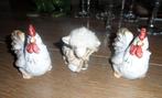2 stenen kipjes en een schaapje, Boerderijdier, Ophalen of Verzenden, Zo goed als nieuw, Beeldje of Figuurtje