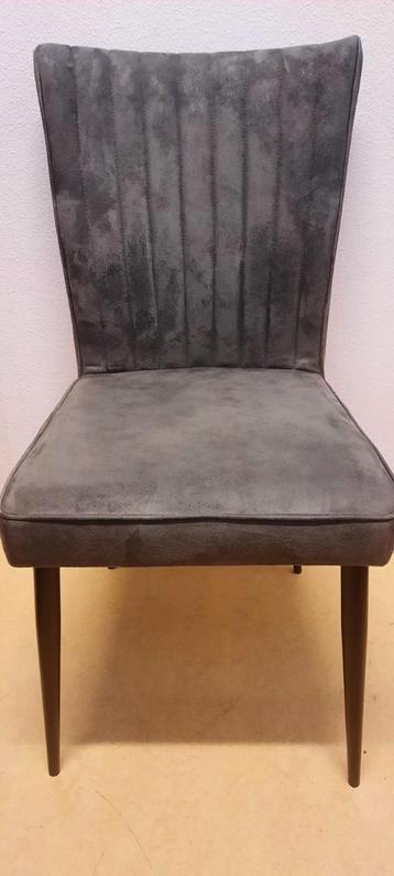 4 eetkamerstoelen z.g.a.n. beschikbaar voor biedingen