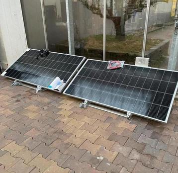 2 zonnepanelen omvormer en beugels beschikbaar voor biedingen