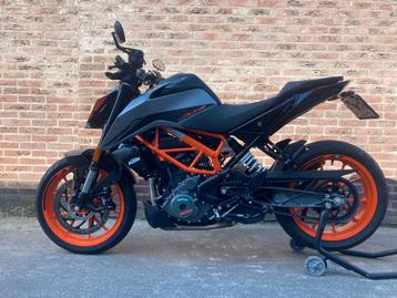 KTM 390 Duke ABS (bj 2022) +- 1850km werkelijk als nieuw  beschikbaar voor biedingen