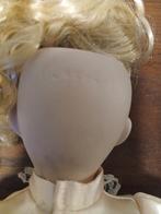 Antieke porseleinen pop met jurk, Ophalen of Verzenden, Gebruikt, Pop