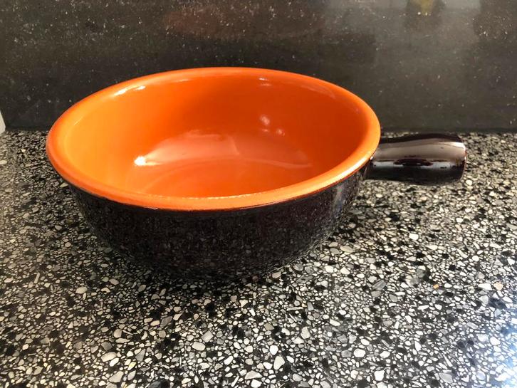 Kaasfondue pan 4-8 pers. 1,4 ltr bruin aardenwerk nieuw, Huis en Inrichting, Keuken | Potten en Pannen, Zo goed als nieuw, Overige typen
