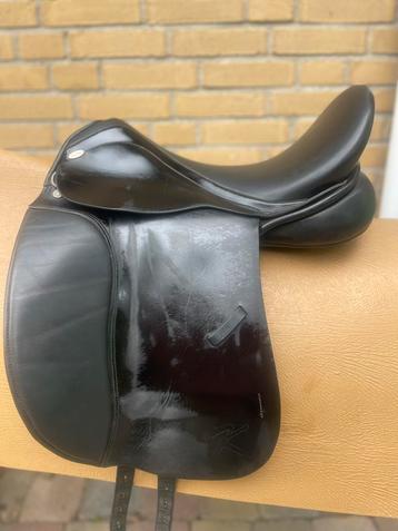 Kentaur young dressage 16 inch (gratis passervice) beschikbaar voor biedingen