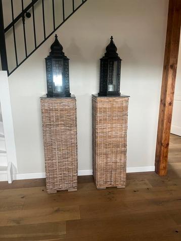 2 stuks Rotan zuilen LARGE antiek grijs 105cm hoog beschikbaar voor biedingen